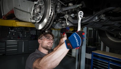 드라이버 대 드릴 : 고정을 위해 어떤 것을 사용해야합니까?